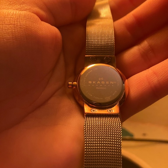 Skagen Denmark watch. Silver and Rose Gold - Picture 4 of 5